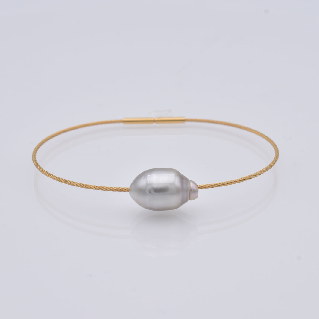 The Classique Gold Lasso Pearl Bracelet